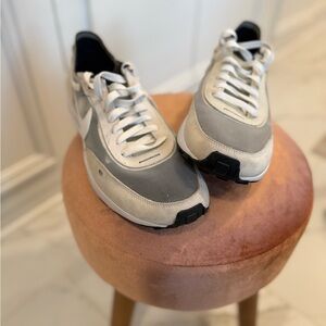 Nike Men’s Waffle One summit white size 11